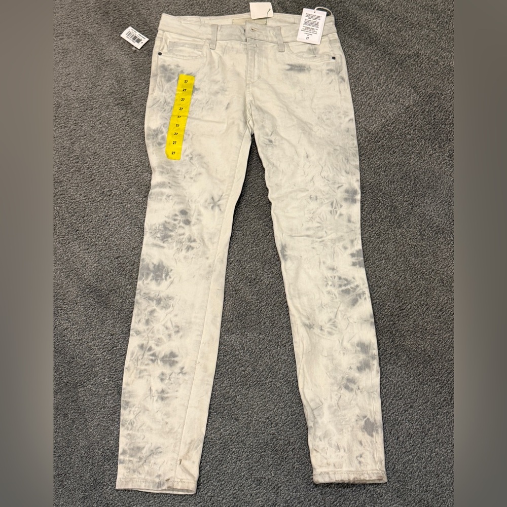 JOE’S JAY Color Wash Skinny Ankle Jeans. White with Gray/Blue Dye Wash. Size 27.